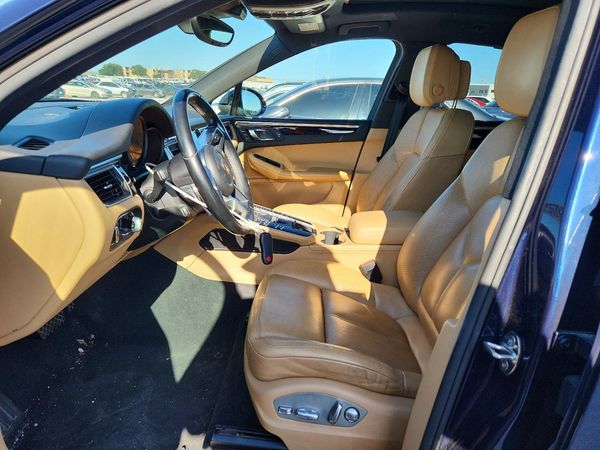 2017 PORSCHE MACAN — DENT