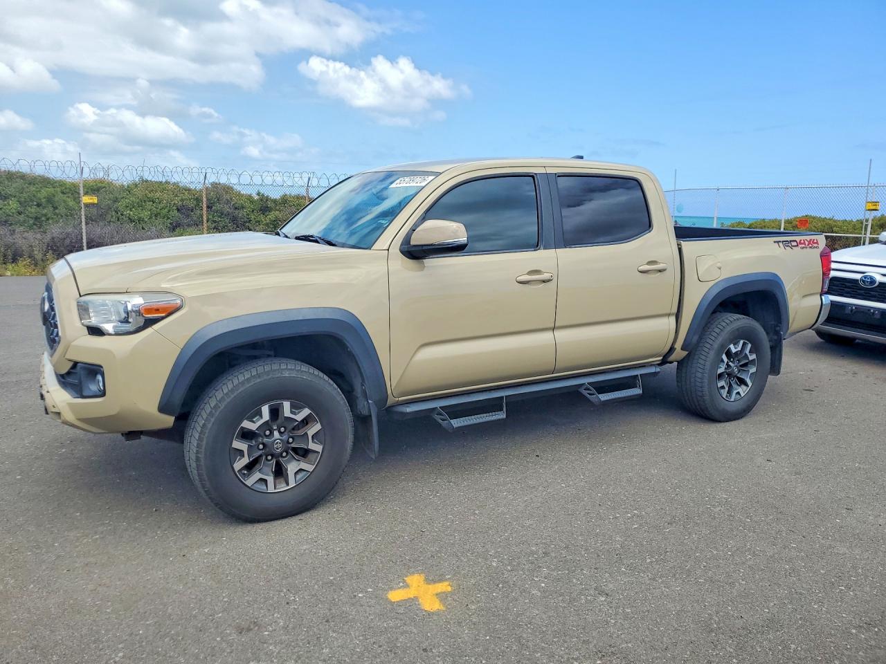 2018 TOYOTA TACOMA — Front 3/4