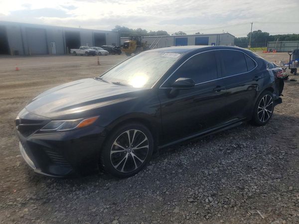 2018 TOYOTA CAMRY L/LE/SE/XLE — Front 3/4