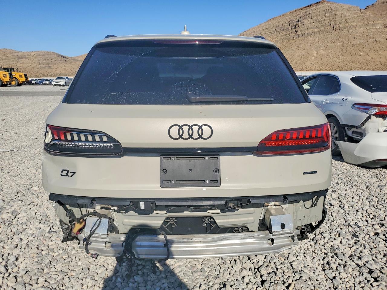 2024 AUDI Q7 quattro Premium Plus