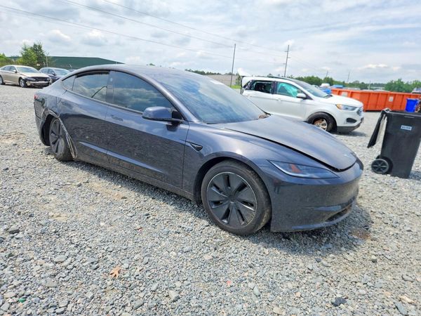 2025 TESLA MODEL 3 — Passenger 3/4
