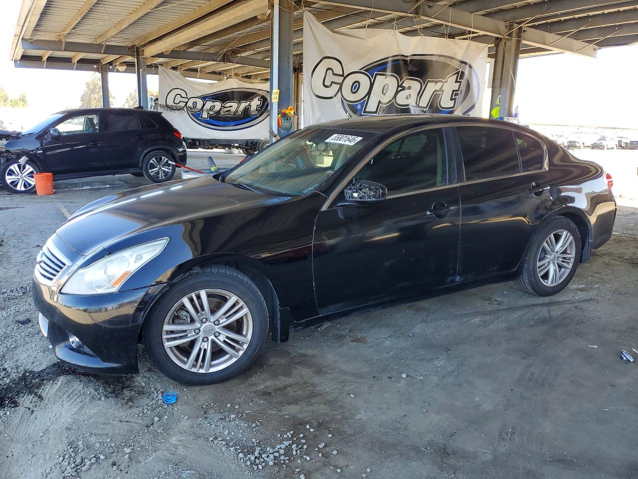 2013 INFINITI G37 — Front 3/4