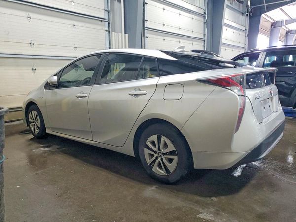 2016 TOYOTA PRIUS