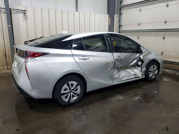 2016 TOYOTA PRIUS
