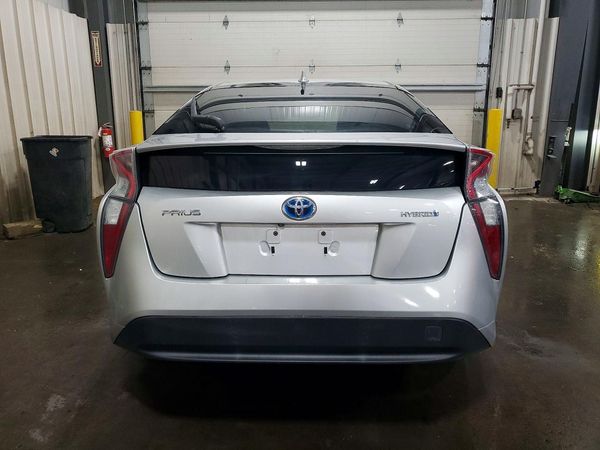 2016 TOYOTA PRIUS