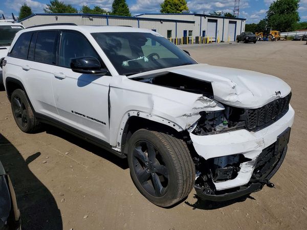 2024 JEEP GRAND CHEROKEE LAREDO 4X4