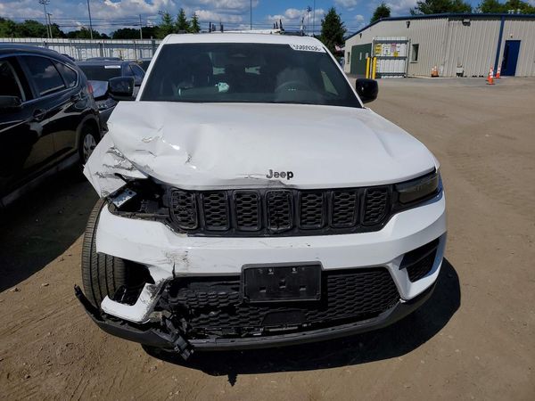 2024 JEEP GRAND CHEROKEE LAREDO 4X4