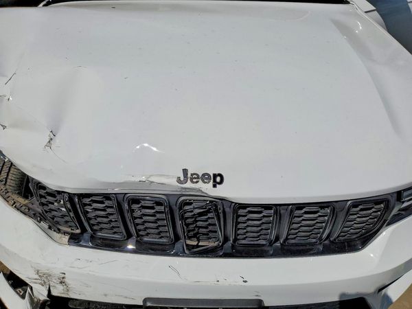 2024 JEEP GRAND CHEROKEE LAREDO 4X4