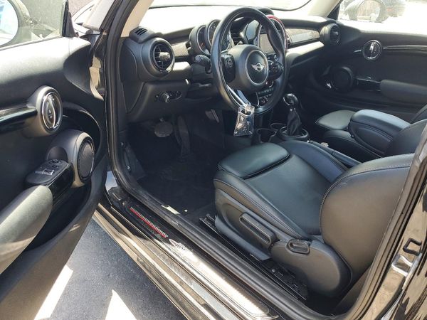 2018 MINI COOPER