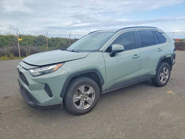 2022 TOYOTA RAV4 XLE