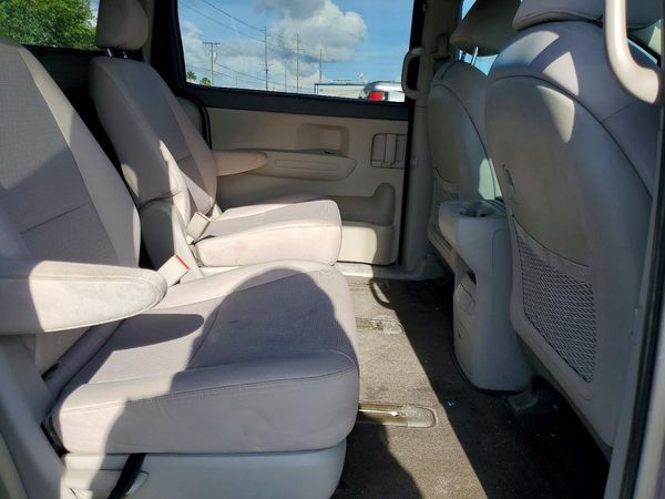 2016 KIA SEDONA LX - Middle-low