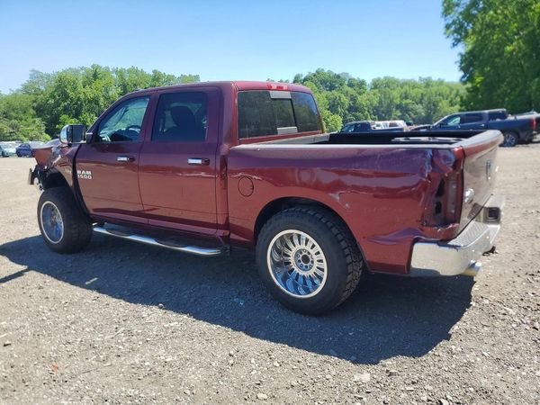 2016 RAM 1500 SLT