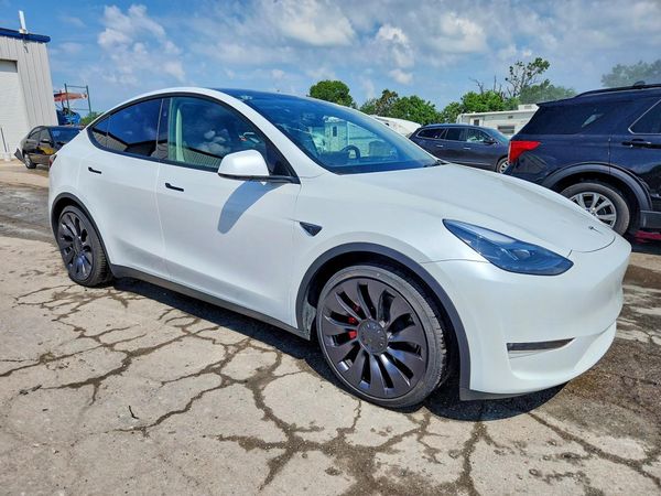 2025 TESLA MODEL Y
