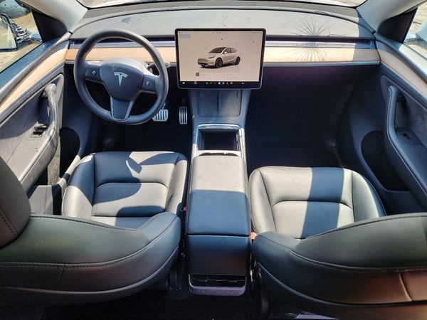 2025 TESLA MODEL Y