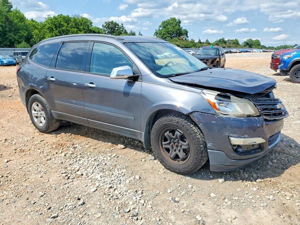 2014 CHEVROLET TRAVERSE LS
