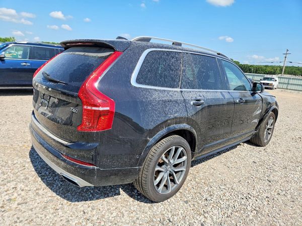 2017 VOLVO XC90 Momentum