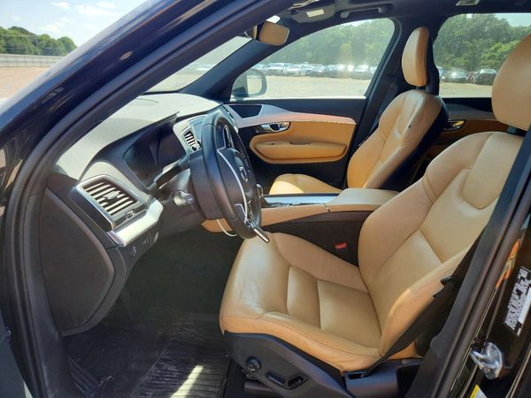 2017 VOLVO XC90 Momentum