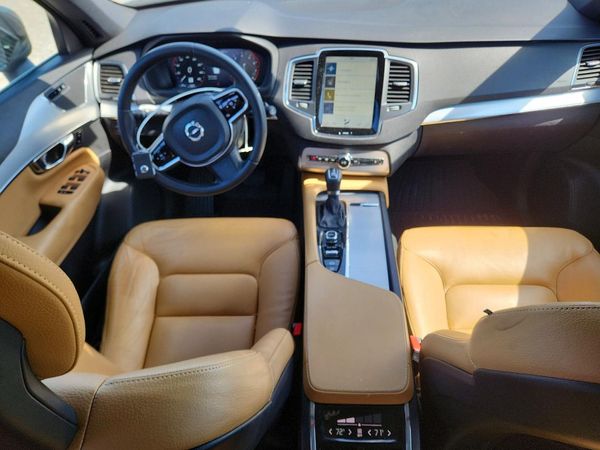 2017 VOLVO XC90 Momentum