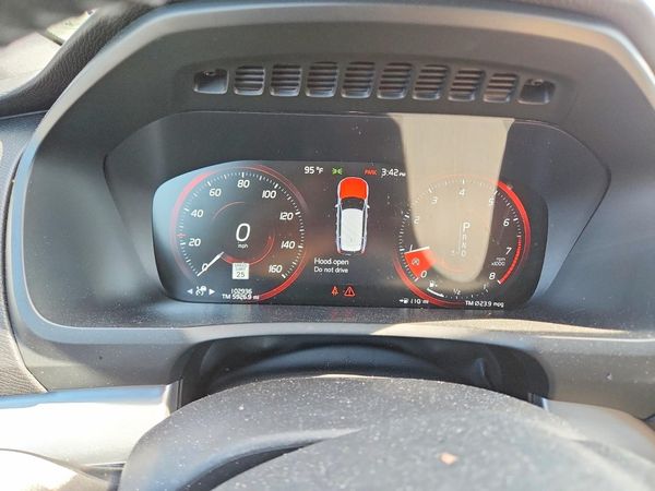 2017 VOLVO XC90 Momentum