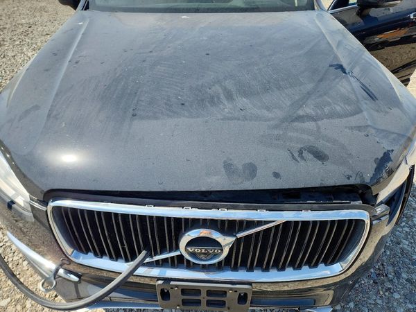 2017 VOLVO XC90 Momentum