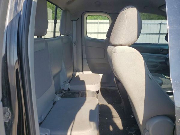 2015 TOYOTA TACOMA Delux Grade