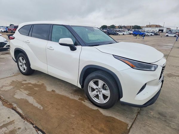 2021 TOYOTA HIGHLANDER LE