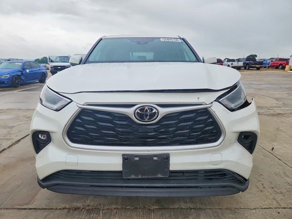 2021 TOYOTA HIGHLANDER LE