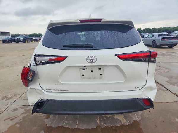 2021 TOYOTA HIGHLANDER LE