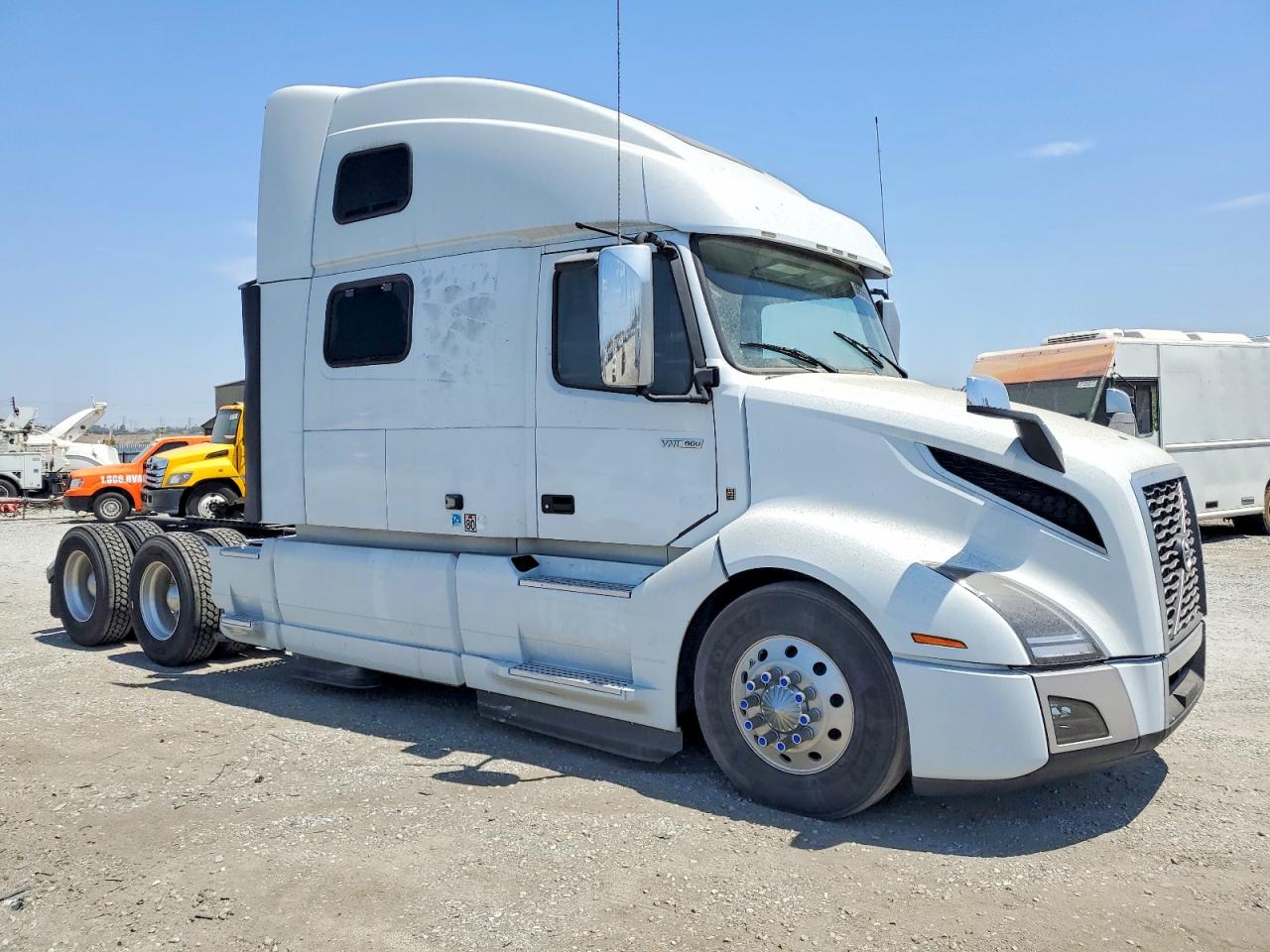 2022 VOLVO VNL