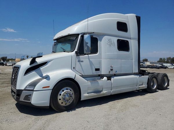 2022 VOLVO VNL