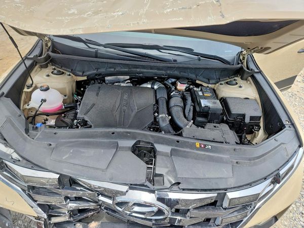 2024 HYUNDAI SANTA CRUZ XRT — Engine bay