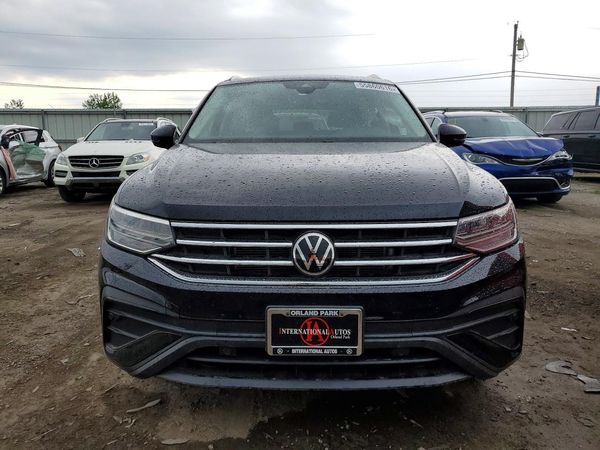 2022 VOLKSWAGEN TIGUAN 4Motion SE