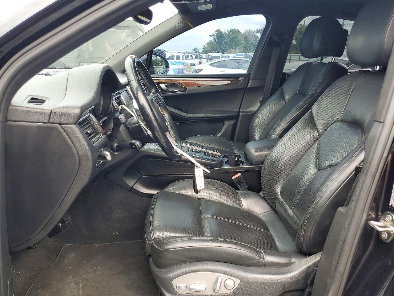 2015 PORSCHE MACAN