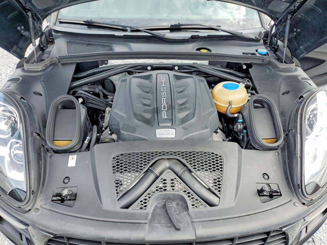 2015 PORSCHE MACAN