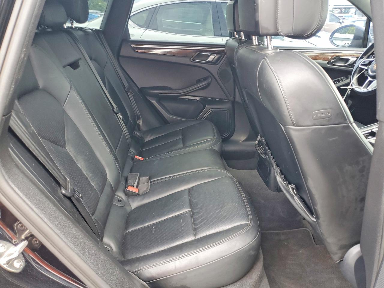 2015 PORSCHE MACAN