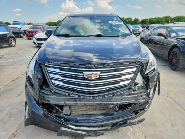 2017 CADILLAC XT5