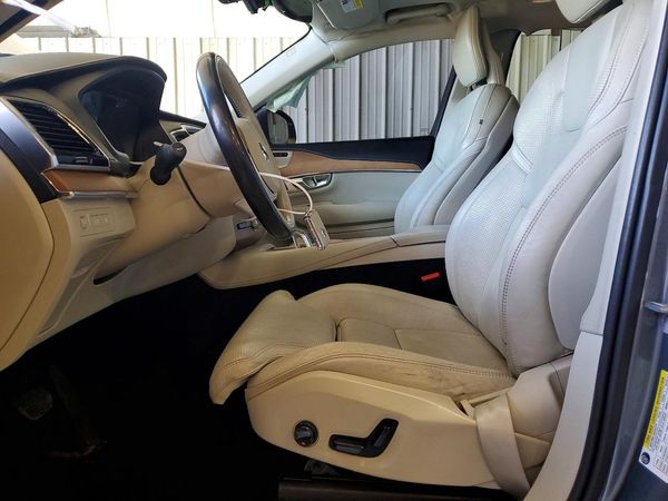 2017 VOLVO XC90