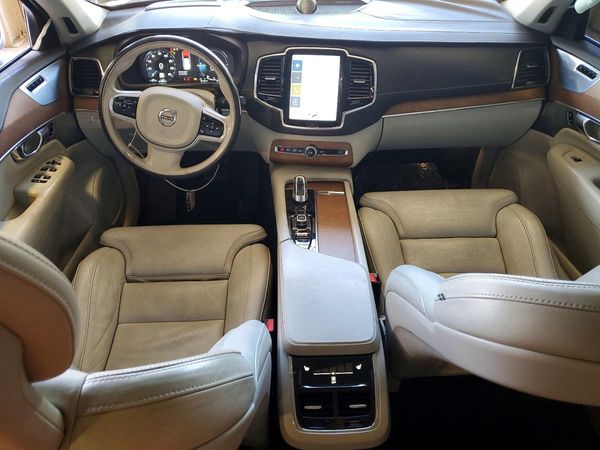 2017 VOLVO XC90