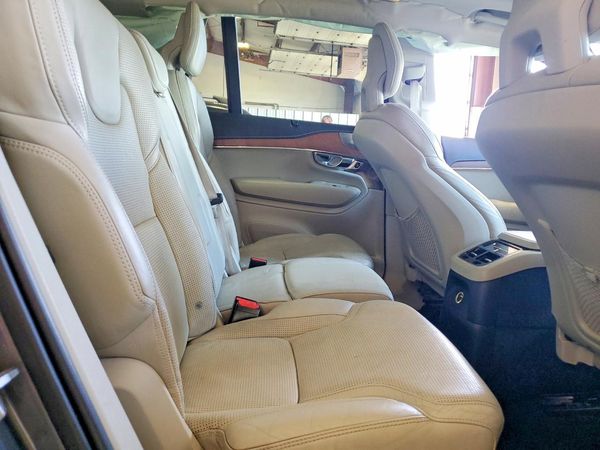2017 VOLVO XC90