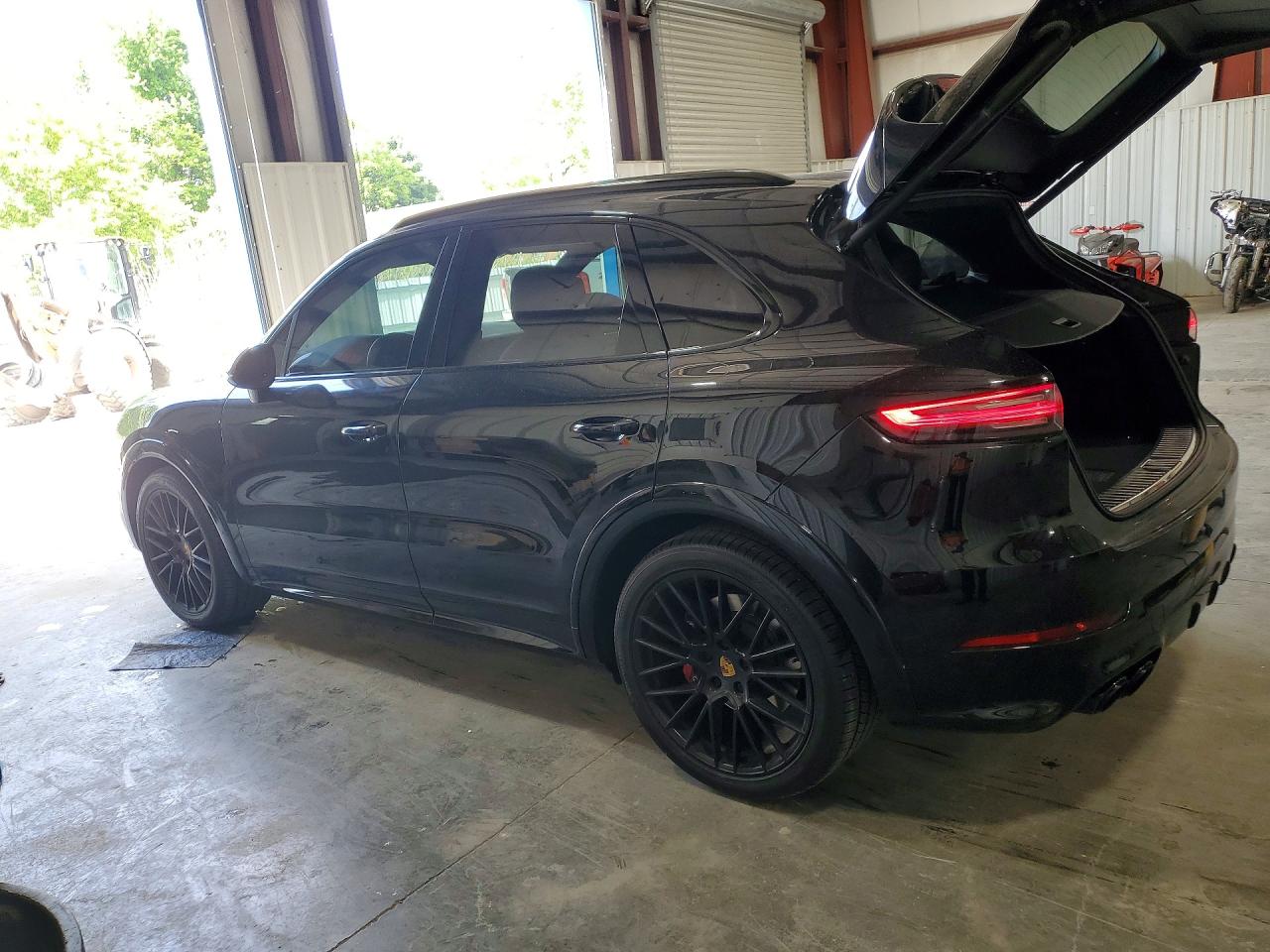 2021 PORSCHE CAYENNE