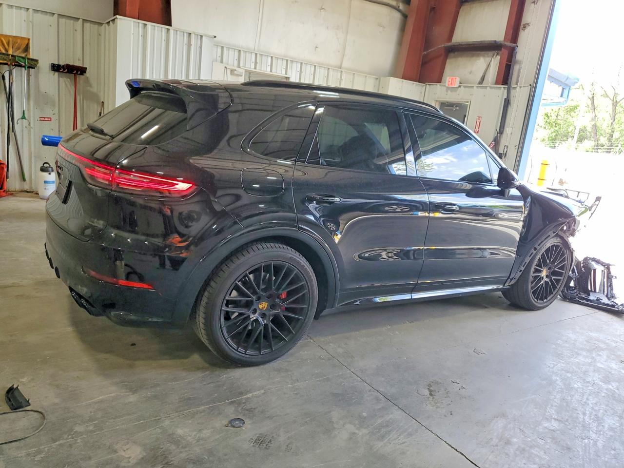 2021 PORSCHE CAYENNE