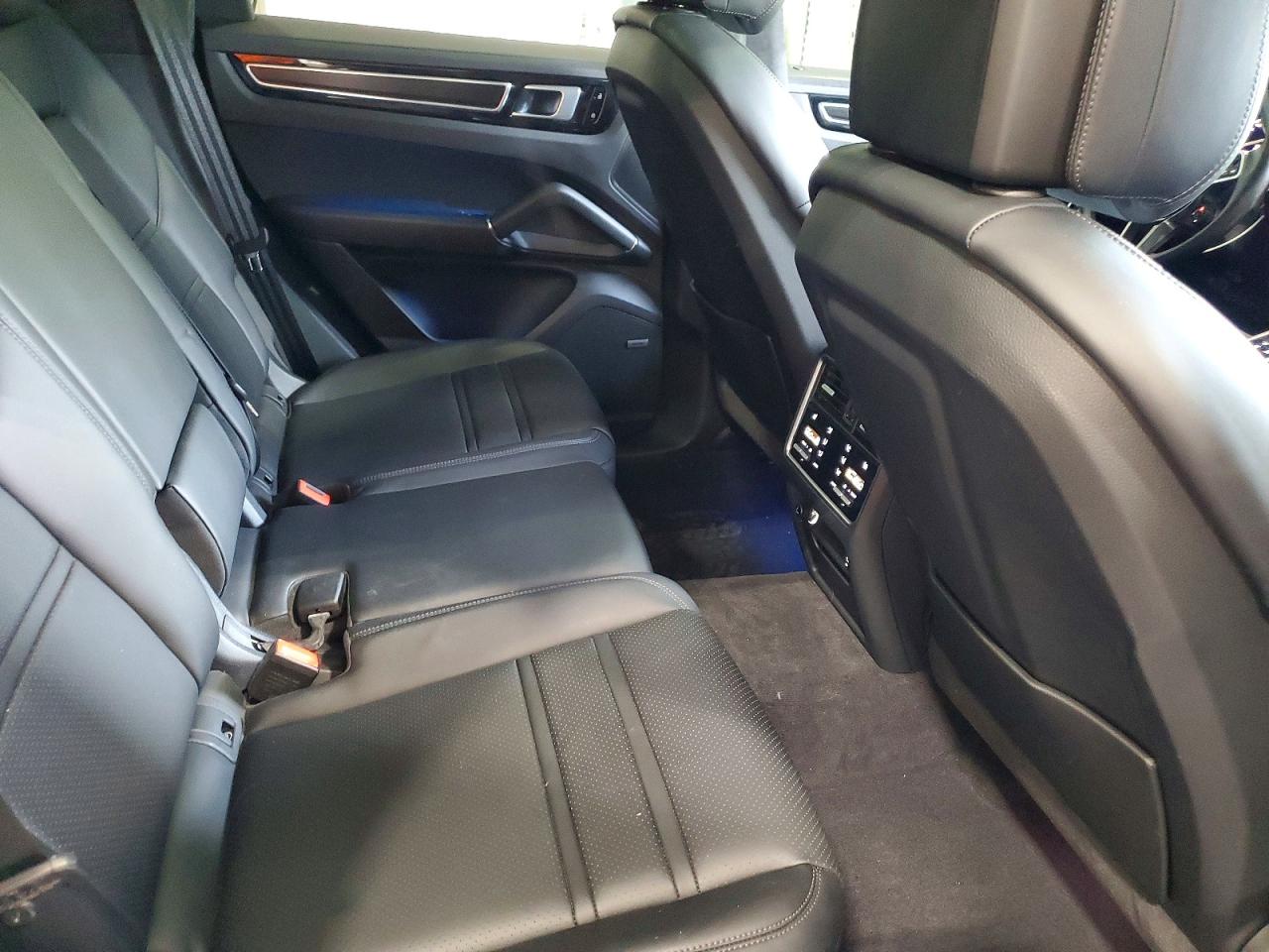 2021 PORSCHE CAYENNE