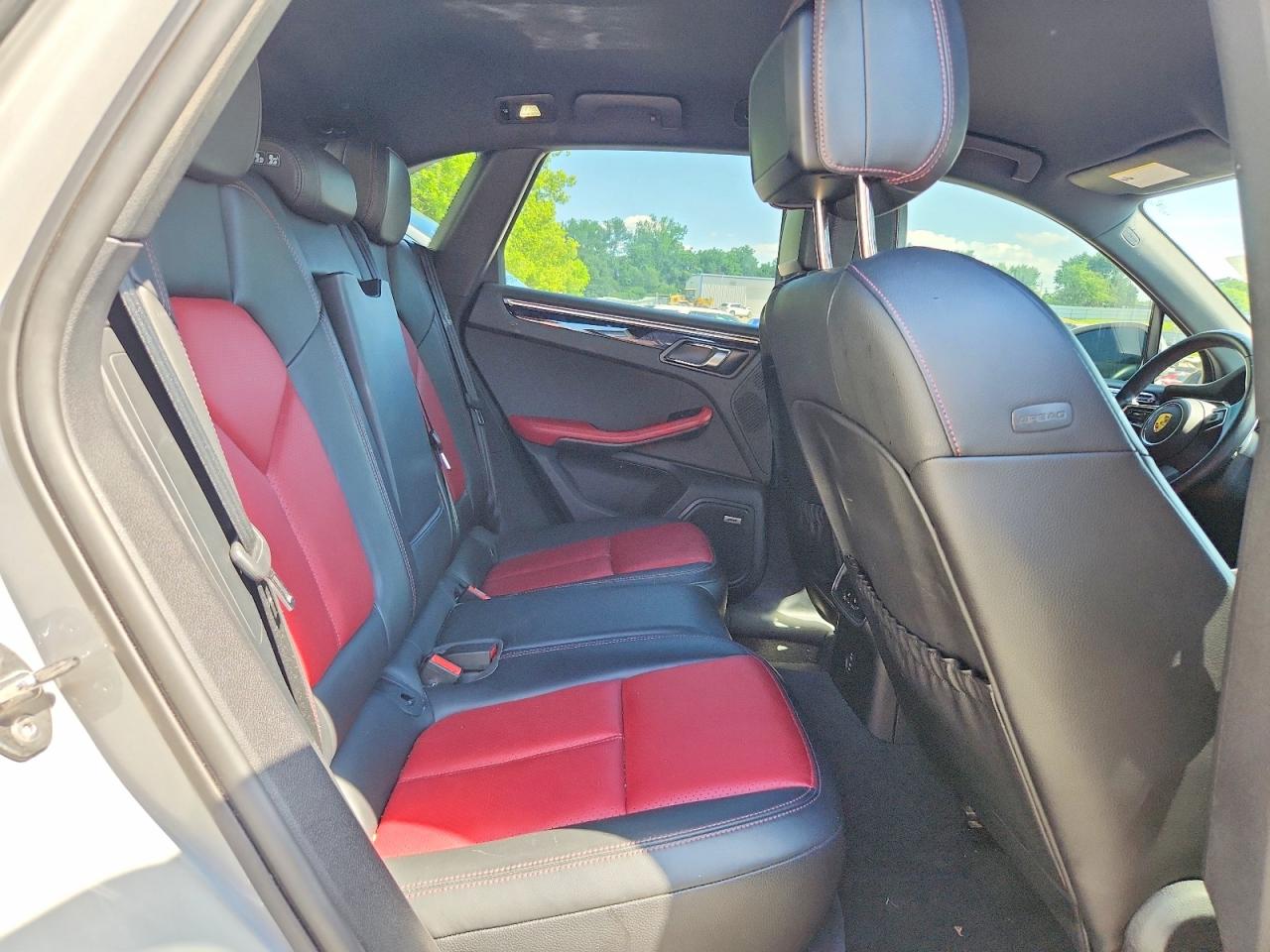 2022 PORSCHE MACAN
