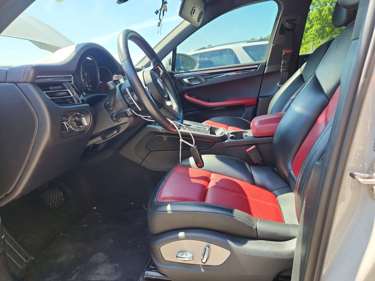 2022 PORSCHE MACAN