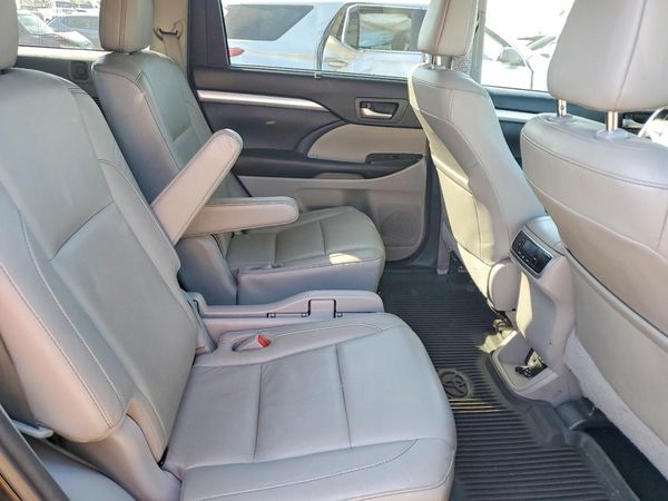 2017 TOYOTA HIGHLANDER SE/XLE