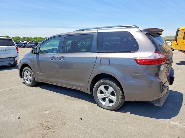 2016 TOYOTA SIENNA