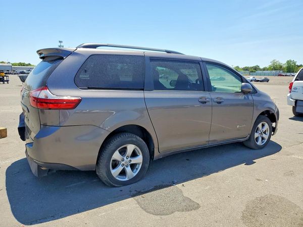 2016 TOYOTA SIENNA
