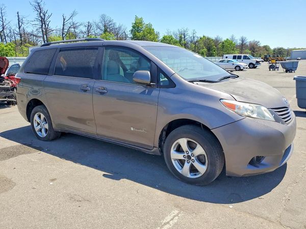 2016 TOYOTA SIENNA