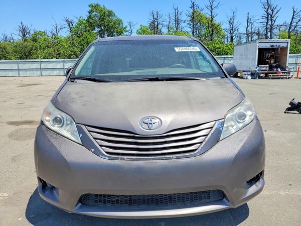 2016 TOYOTA SIENNA