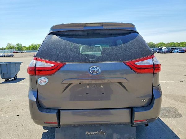2016 TOYOTA SIENNA